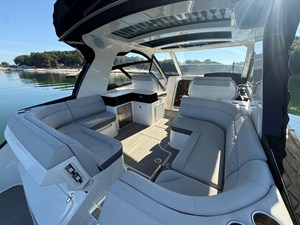 Sea Ray 370 SUNDANCER OUTBOARD 22 2022 Sea Ray 370 SUNDANCER OUTBOARD 23