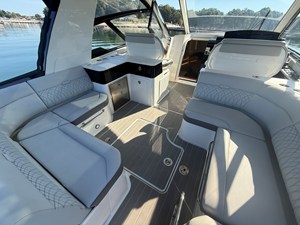 Sea Ray 370 SUNDANCER OUTBOARD 24 2022 Sea Ray 370 SUNDANCER OUTBOARD 25