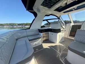 Sea Ray 370 SUNDANCER OUTBOARD 26 2022 Sea Ray 370 SUNDANCER OUTBOARD 27