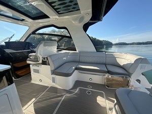 Sea Ray 370 SUNDANCER OUTBOARD 27 2022 Sea Ray 370 SUNDANCER OUTBOARD 28