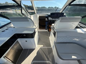 Sea Ray 370 SUNDANCER OUTBOARD 31 2022 Sea Ray 370 SUNDANCER OUTBOARD 32