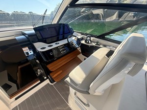 Sea Ray 370 SUNDANCER OUTBOARD 33 2022 Sea Ray 370 SUNDANCER OUTBOARD 34