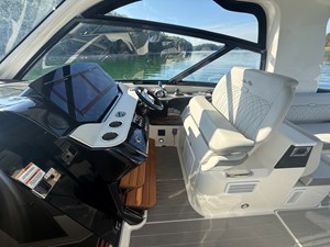 Sea Ray 370 SUNDANCER OUTBOARD 34 2022 Sea Ray 370 SUNDANCER OUTBOARD 35
