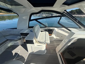 Sea Ray 370 SUNDANCER OUTBOARD 41 2022 Sea Ray 370 SUNDANCER OUTBOARD 42