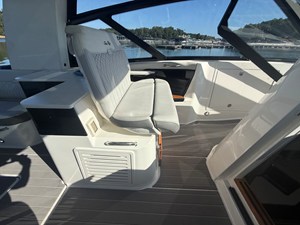 Sea Ray 370 SUNDANCER OUTBOARD 42 2022 Sea Ray 370 SUNDANCER OUTBOARD 43