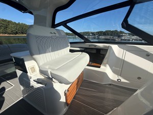 Sea Ray 370 SUNDANCER OUTBOARD 43 2022 Sea Ray 370 SUNDANCER OUTBOARD 44