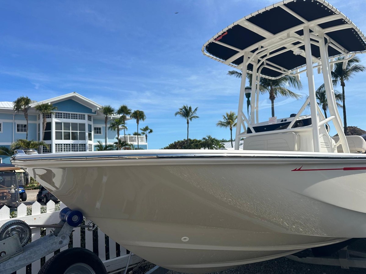 2026 Boston Whaler 190 Montauk 2