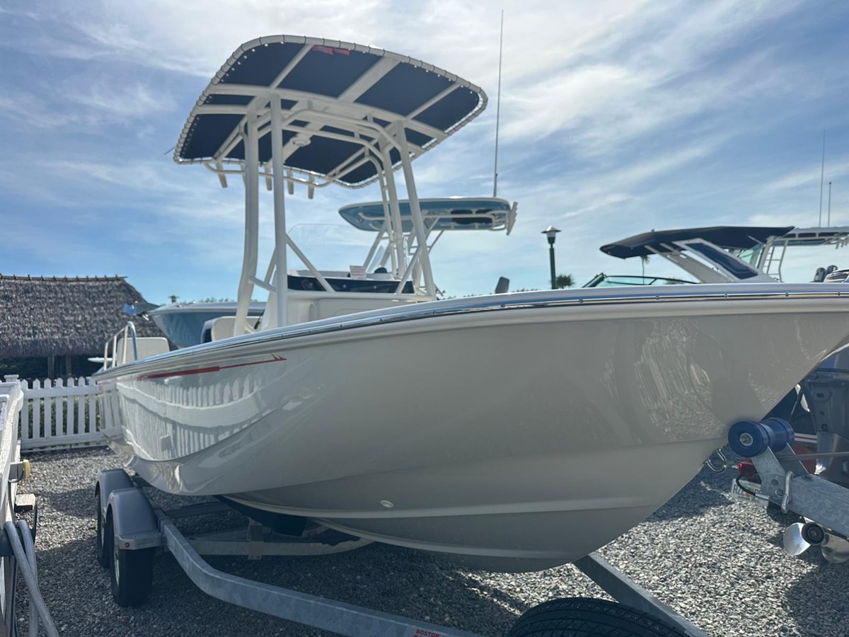 2026 Boston Whaler 190 Montauk 3