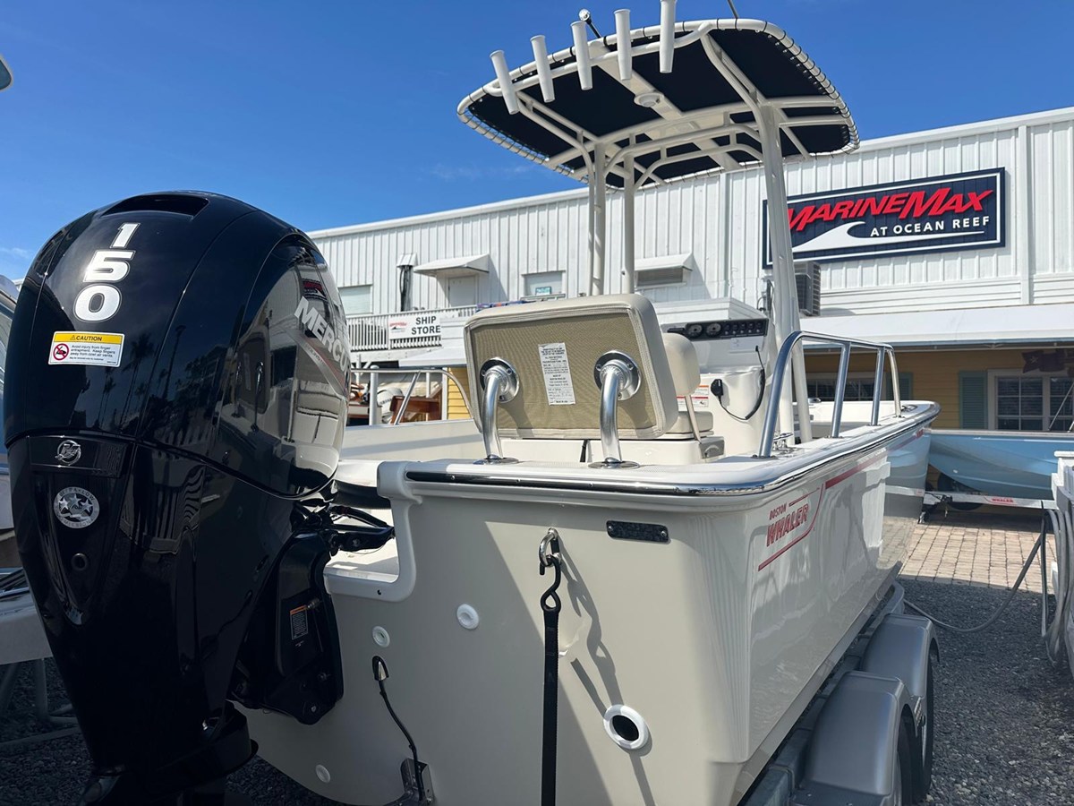 2026 Boston Whaler 190 Montauk 4