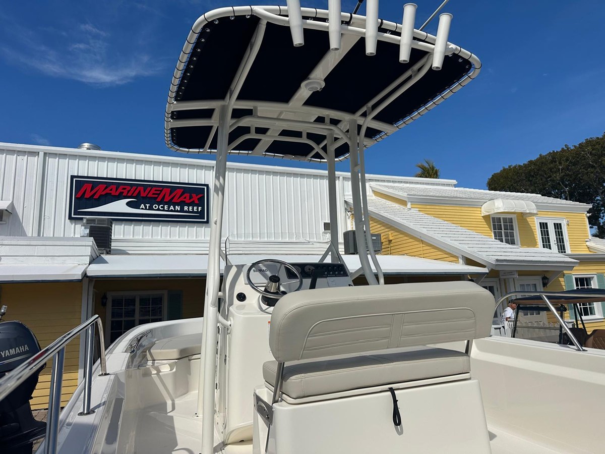 2026 Boston Whaler 190 Montauk 5
