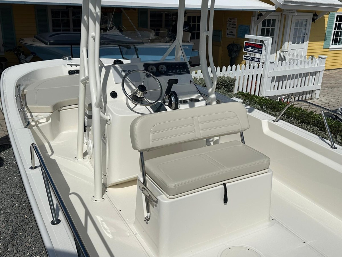2026 Boston Whaler 190 Montauk 7
