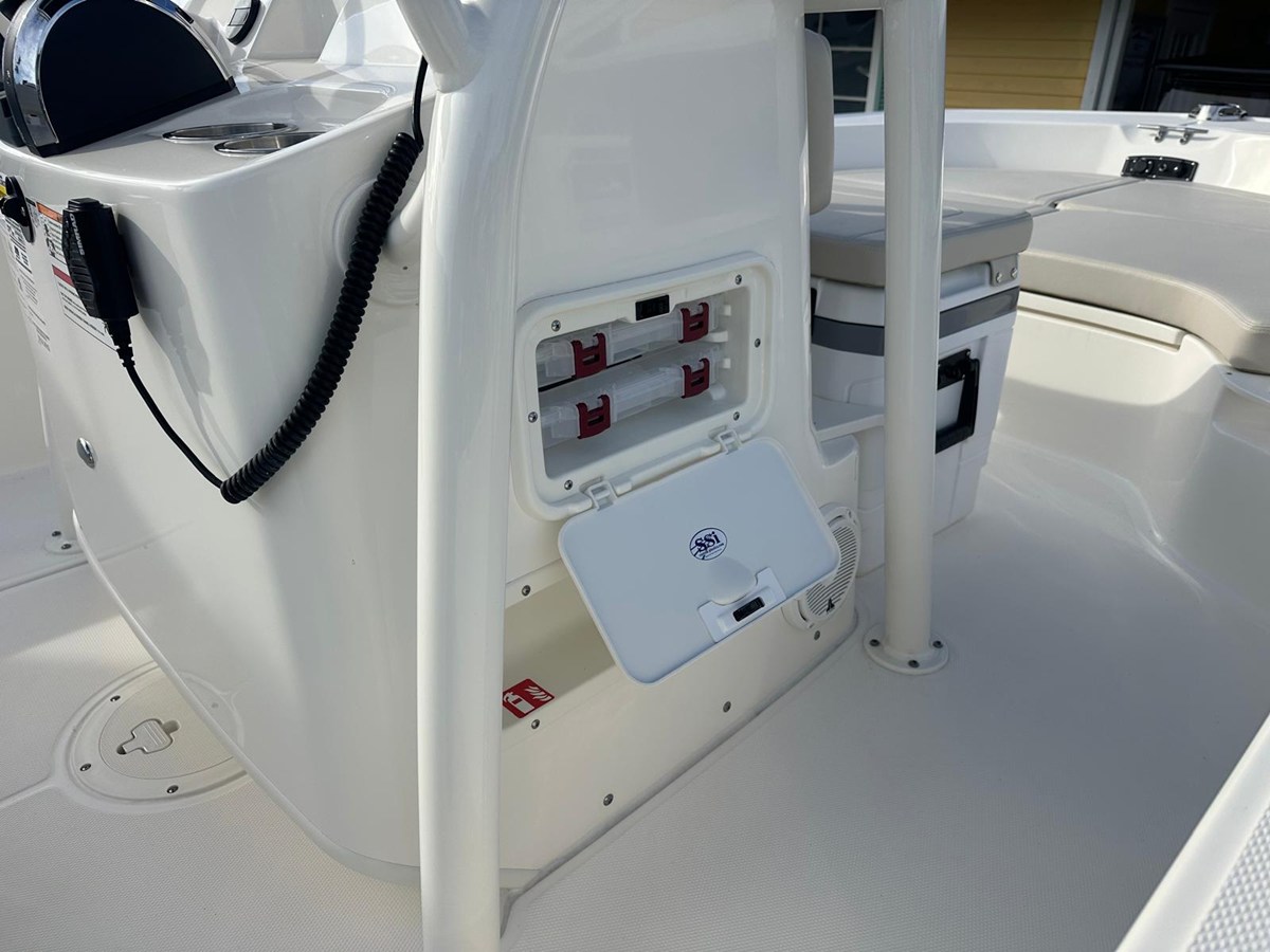 2026 Boston Whaler 190 Montauk 12