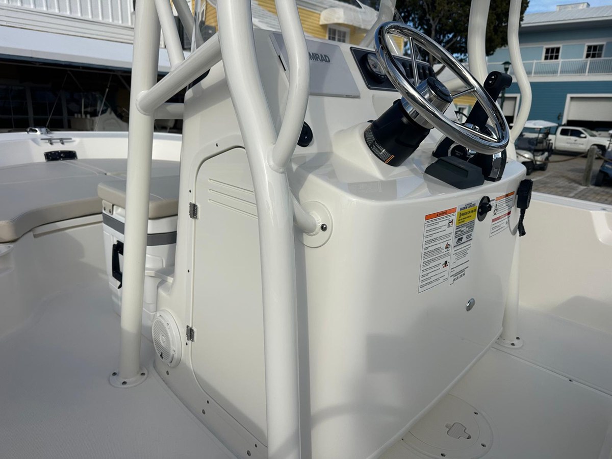 2026 Boston Whaler 190 Montauk 15