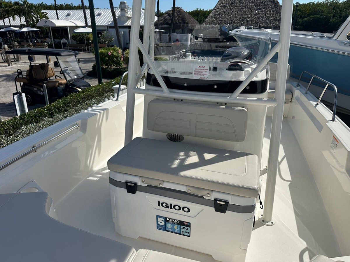 2026 Boston Whaler 190 Montauk 18