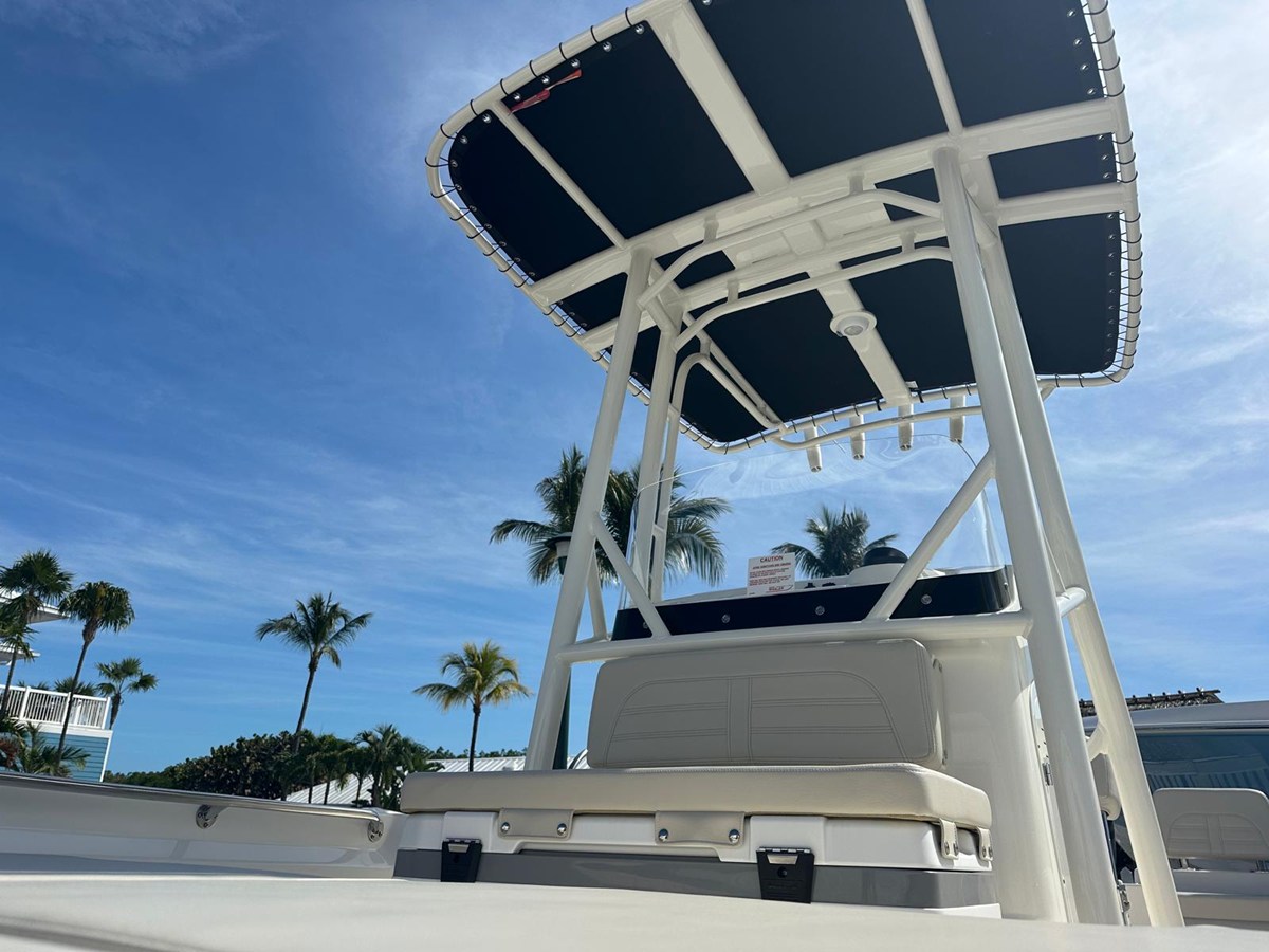 2026 Boston Whaler 190 Montauk 19
