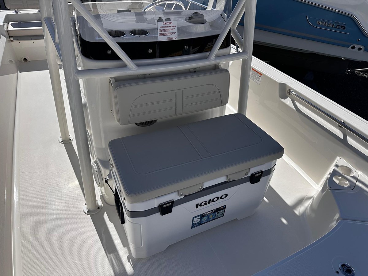 2026 Boston Whaler 190 Montauk 20