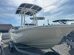 Boston Whaler 190 Montauk 2 2026 Boston Whaler 190 Montauk 3