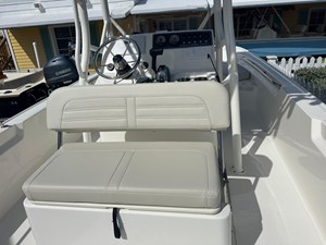 2026 Boston Whaler 190 Montauk 8