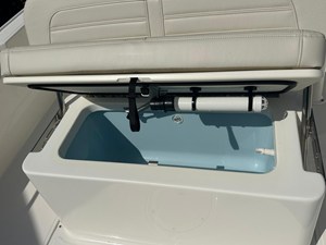 2026 Boston Whaler 190 Montauk 9
