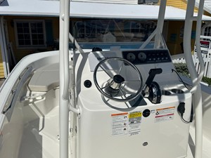 2026 Boston Whaler 190 Montauk 13