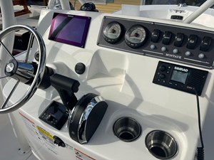 2026 Boston Whaler 190 Montauk 14