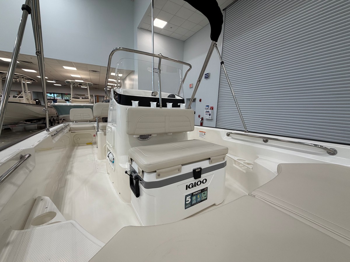 2027 Boston Whaler 170 Montauk 6