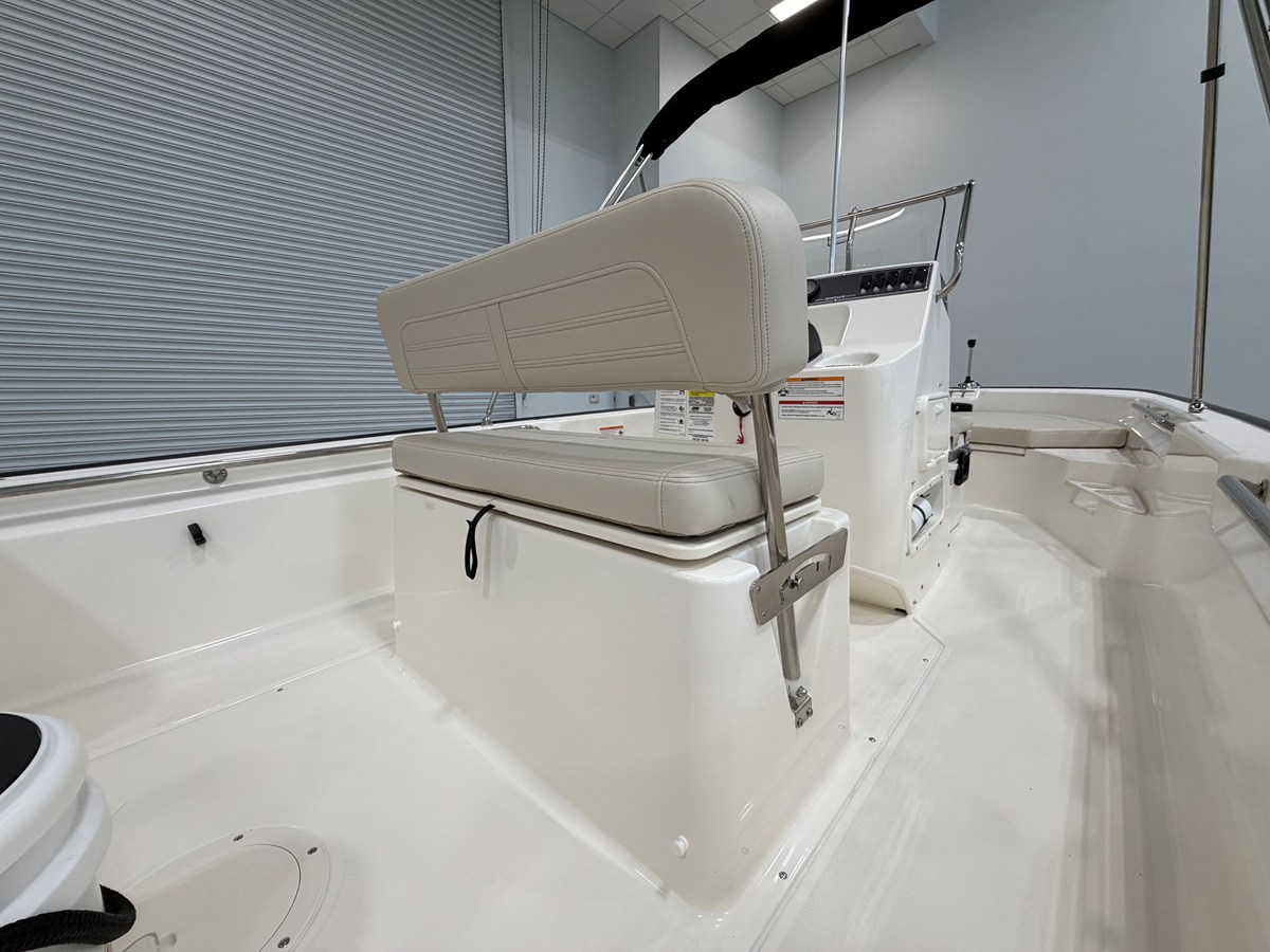 2027 Boston Whaler 170 Montauk 9