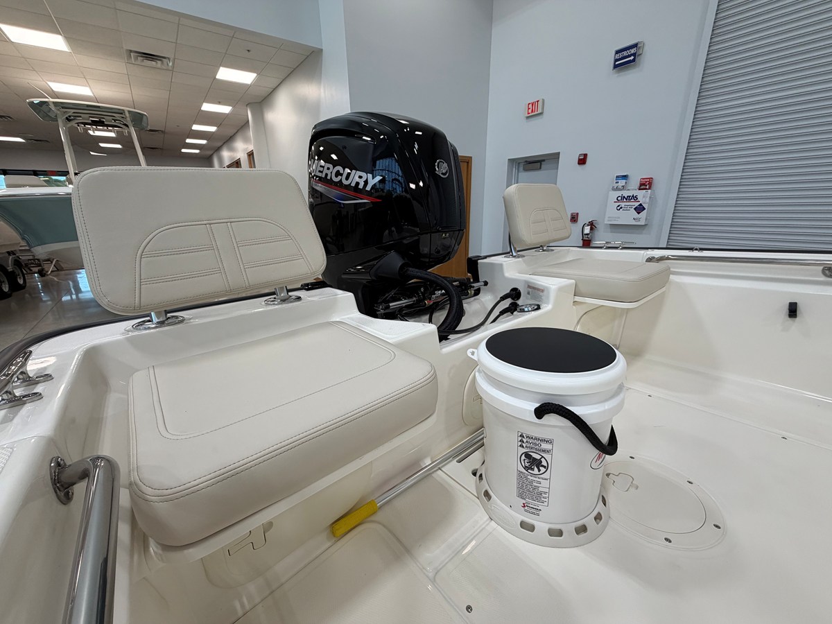 2027 Boston Whaler 170 Montauk 10
