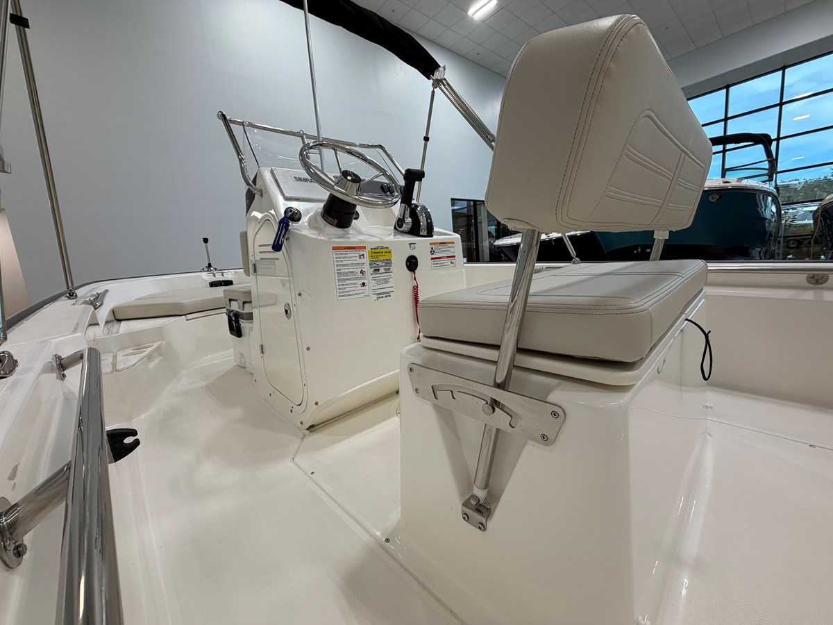2027 Boston Whaler 170 Montauk 16