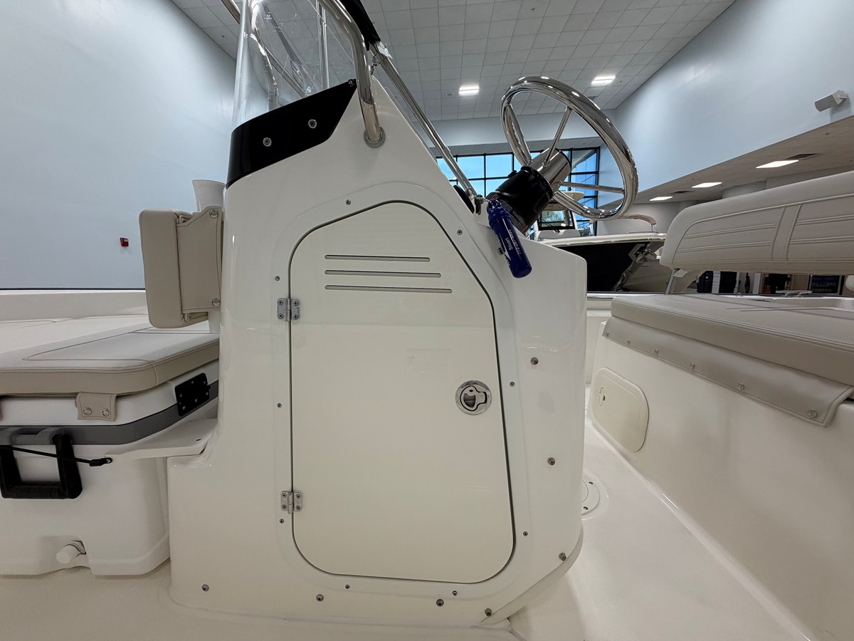 2027 Boston Whaler 170 Montauk 17