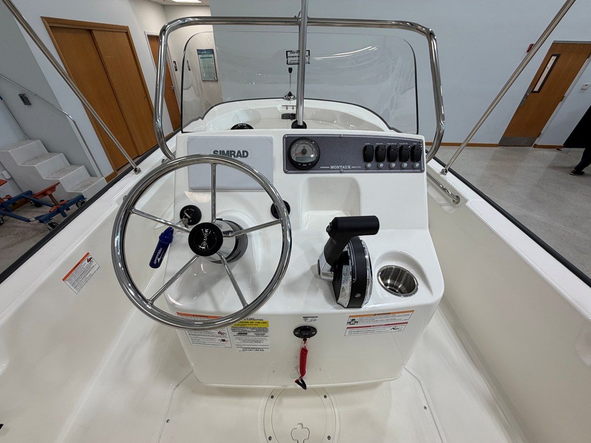 2027 Boston Whaler 170 Montauk 21