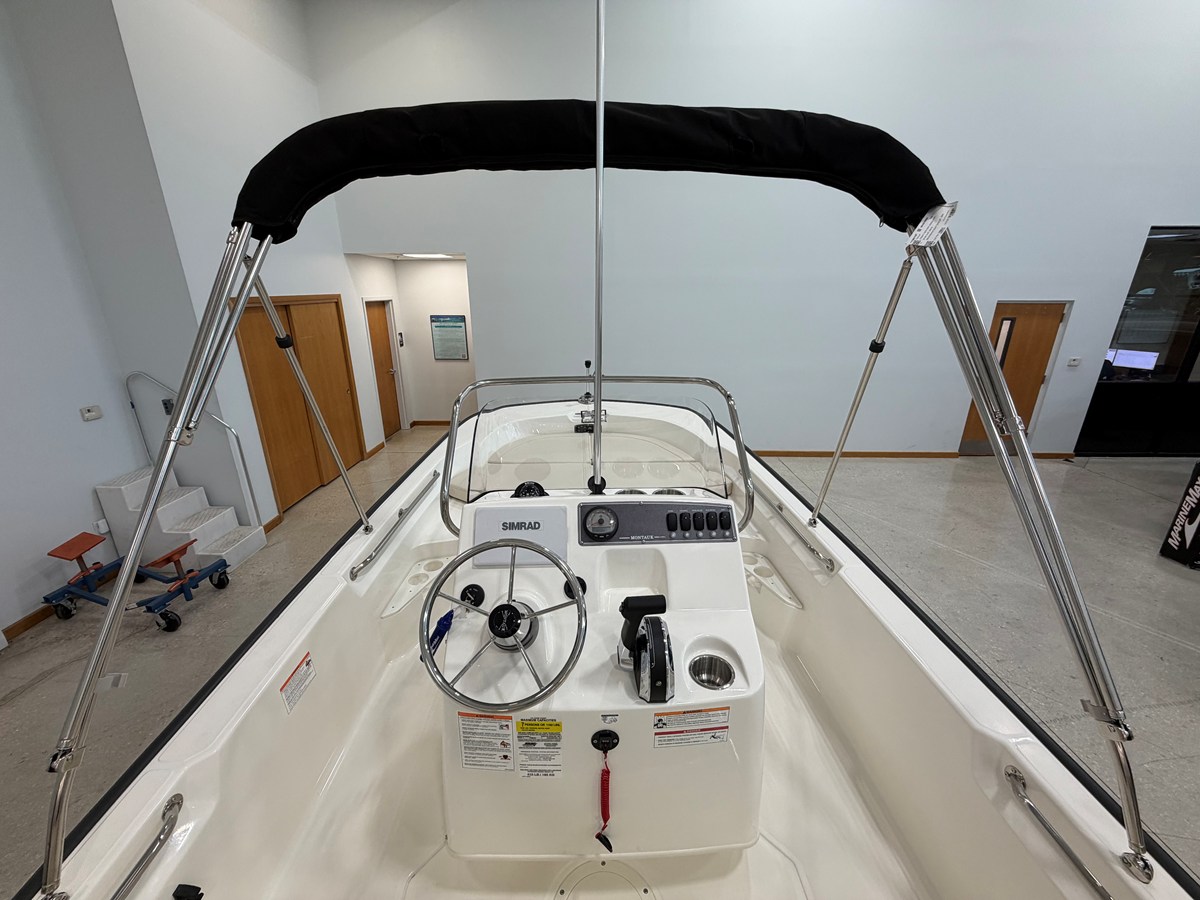 2027 Boston Whaler 170 Montauk 23