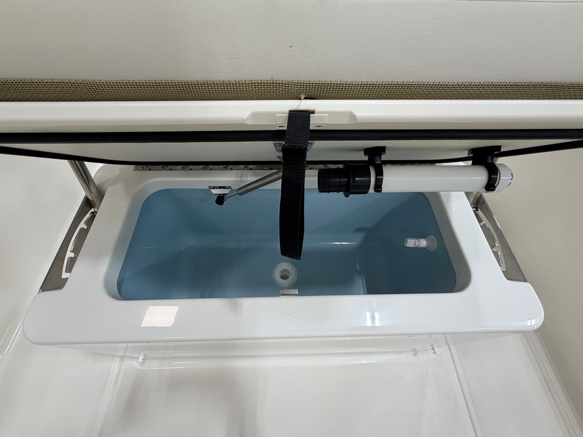 2027 Boston Whaler 170 Montauk 26