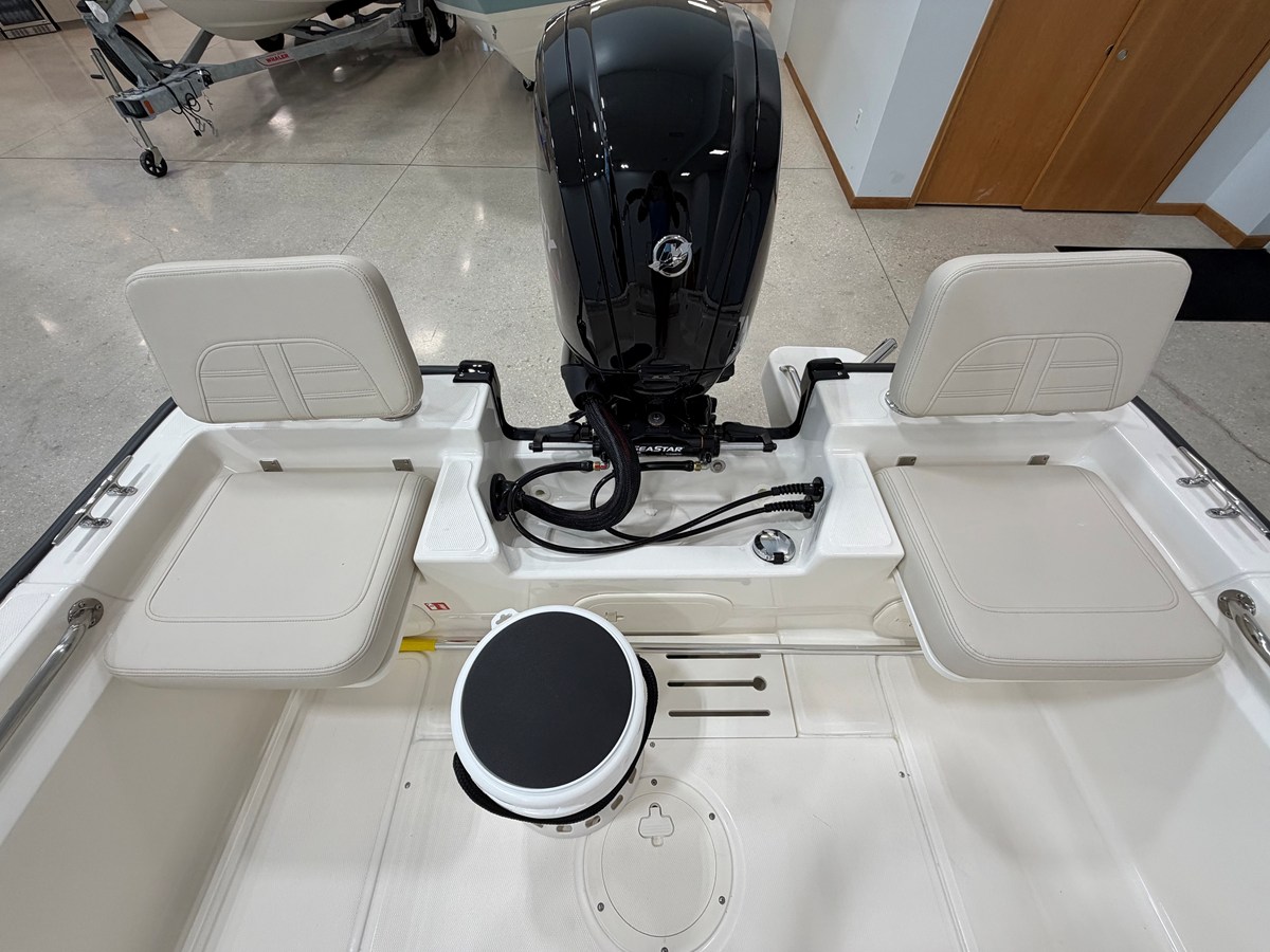 2027 Boston Whaler 170 Montauk 28