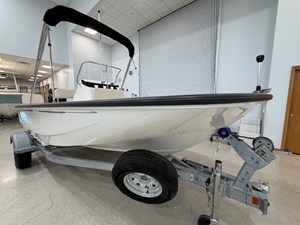 Boston Whaler 170 Montauk 2 2027 Boston Whaler 170 Montauk 3