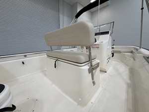 2027 Boston Whaler 170 Montauk 9