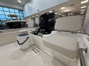 2027 Boston Whaler 170 Montauk 15