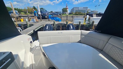 Sea Ray 320 SUNDANCER OB 7 2024 Sea Ray 320 SUNDANCER OB 8