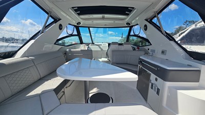 Sea Ray 320 SUNDANCER OB 9 2024 Sea Ray 320 SUNDANCER OB 10