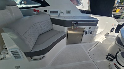 Sea Ray 320 SUNDANCER OB 10 2024 Sea Ray 320 SUNDANCER OB 11