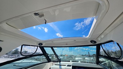 Sea Ray 320 SUNDANCER OB 12 2024 Sea Ray 320 SUNDANCER OB 13