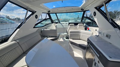 Sea Ray 320 SUNDANCER OB 13 2024 Sea Ray 320 SUNDANCER OB 14