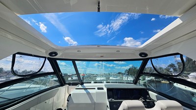 Sea Ray 320 SUNDANCER OB 14 2024 Sea Ray 320 SUNDANCER OB 15