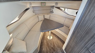 Sea Ray 320 SUNDANCER OB 22 2024 Sea Ray 320 SUNDANCER OB 23