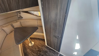 Sea Ray 320 SUNDANCER OB 25 2024 Sea Ray 320 SUNDANCER OB 26