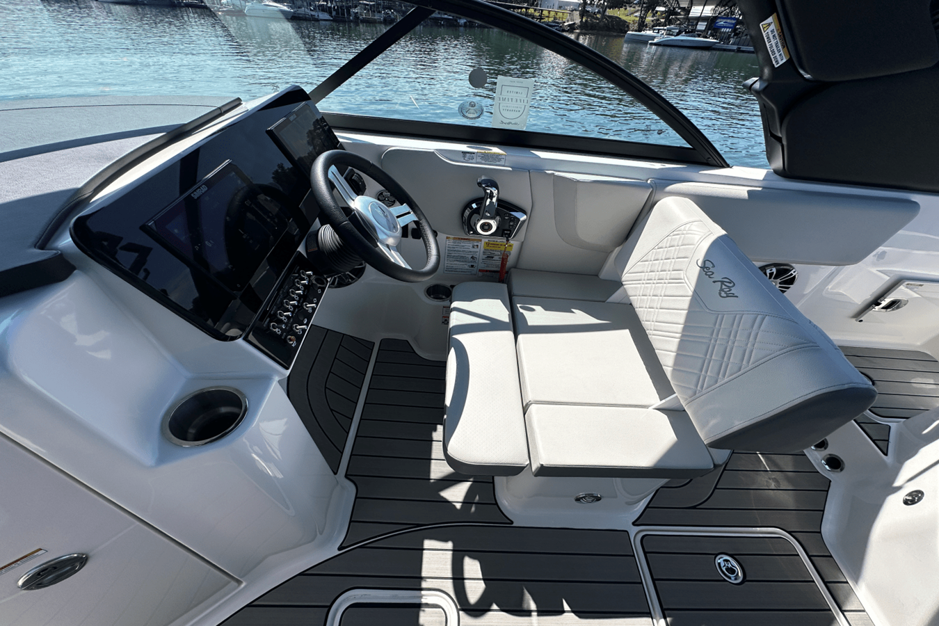 2026 Sea Ray SDX 230 Surf 12