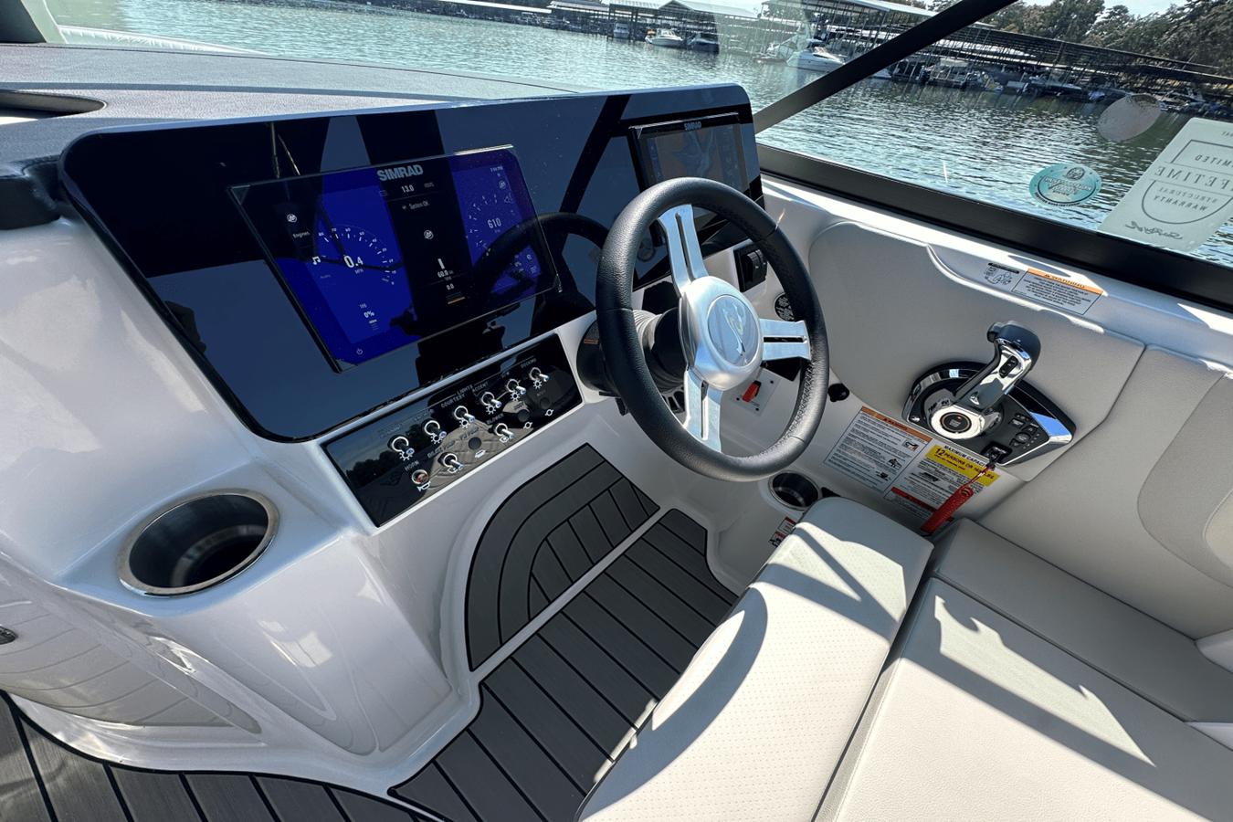 2026 Sea Ray SDX 230 Surf 13
