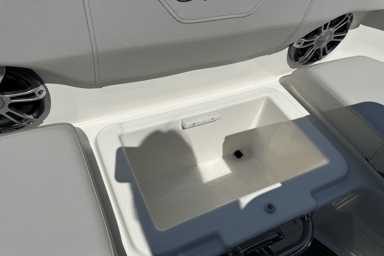 2026 Sea Ray SDX 230 Surf 25