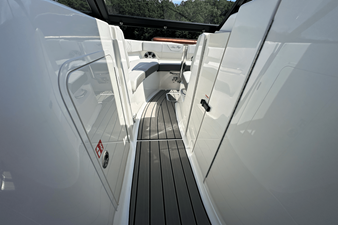 2026 Sea Ray SDX 230 Surf 21