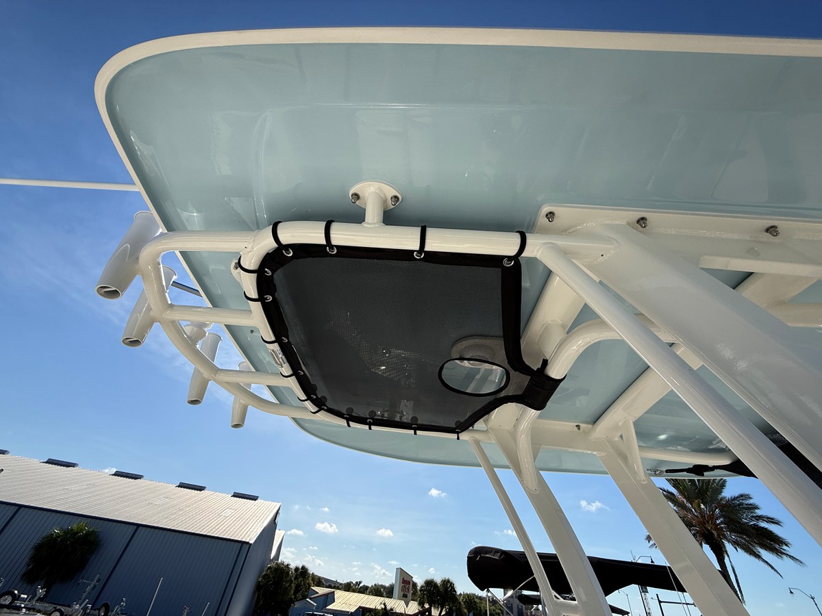 2027 Boston Whaler 250 Dauntless 26